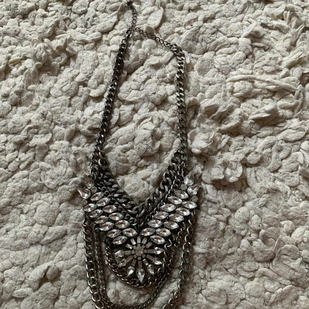 Silver rhinestone chain link adjustable statement necklace costume jewelry - Picture 3 of 6